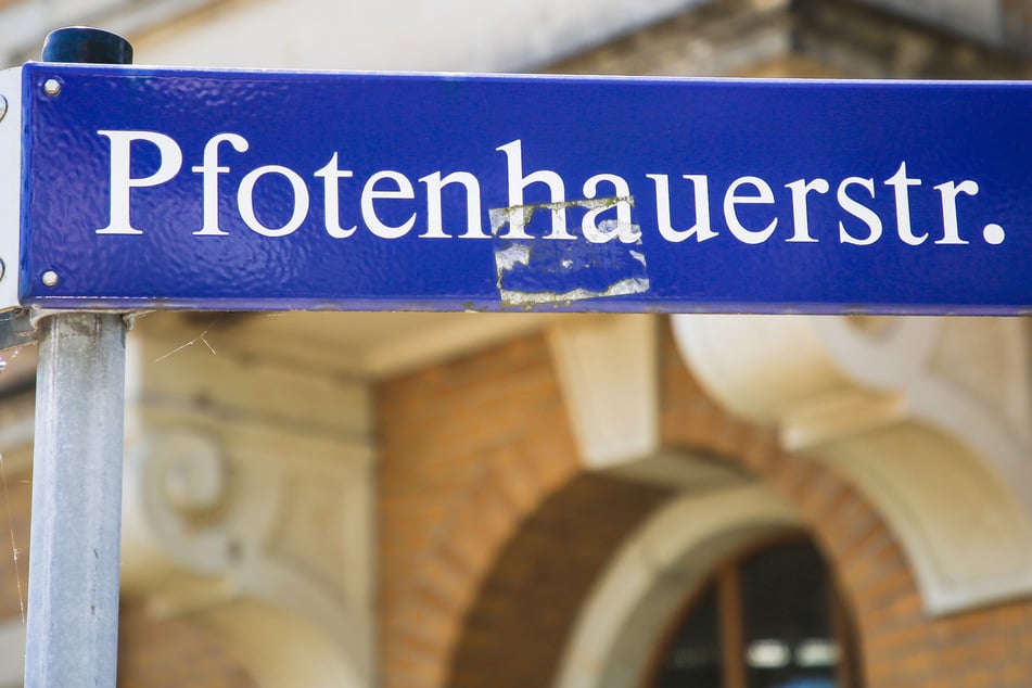 Der Tatverdächtige schlug zunächst die Scheibe eines Ladens auf der Pfotenhauerstraße ein, bevor er in ein Haus an der Seidnitzer Straße einbrach. (Archivbild)