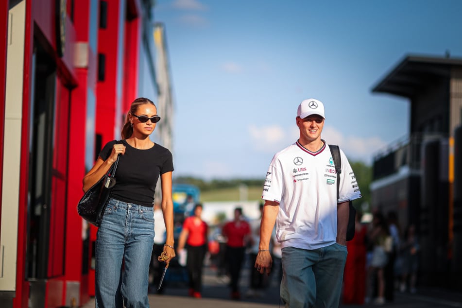 Seit August 2023 begleitet Laila Hasanovic (24) ihren Mick (25) regelmäßig zu Rennen.