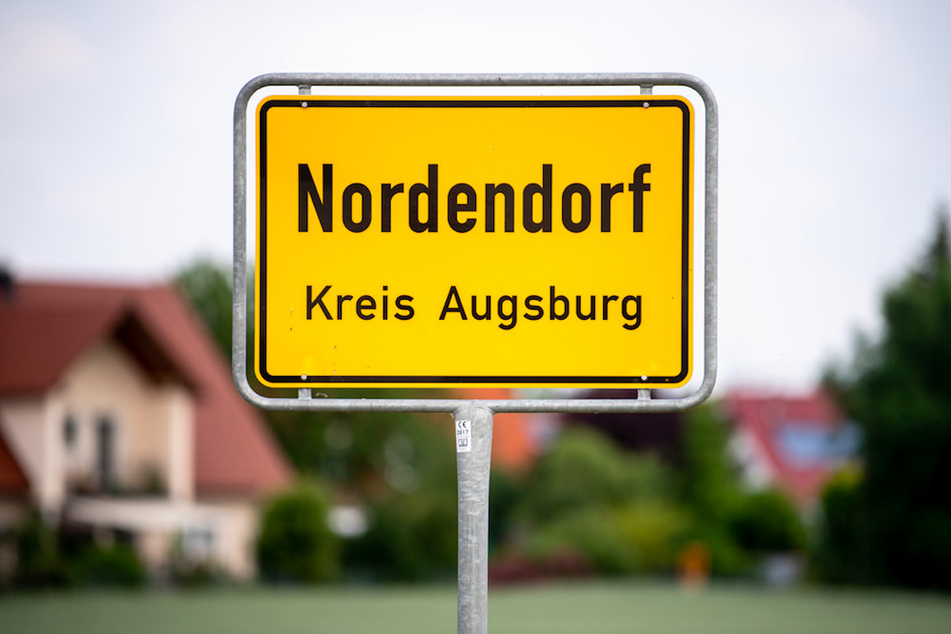 Eltern hatten in ihrem Haus in Nordendorf ihren 16-jährigen Sohn und dessen 15-jährigen Freund tot aufgefunden.
