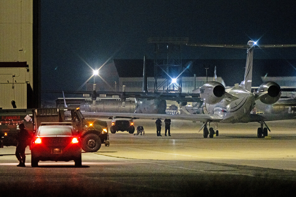 Das Flugzeug, das Brittney Griner (32) zurück in die USA brachte, ist in San Antonio (Texas) gelandet.
