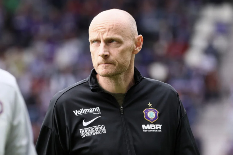 "Mit Viererkette hast du im Zentrum mehr andere taktische Optionen", sagt Aue-Sportchef Matthias Heidrich (47).