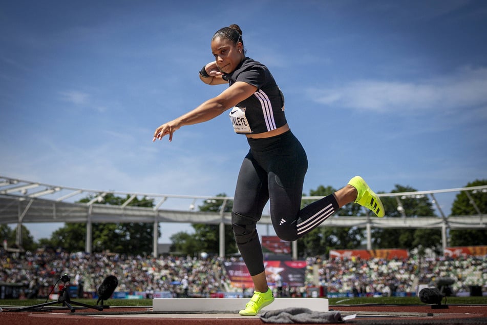 Beim Goldenen Oval am 1. Juni stieß Yemisi Ogunleye (26) mit 19,67 Metern ihre Freiluft-Bestwertung des Jahres - und landete hinter der Amerikanerin Chase Jackson auf Rang zwei.