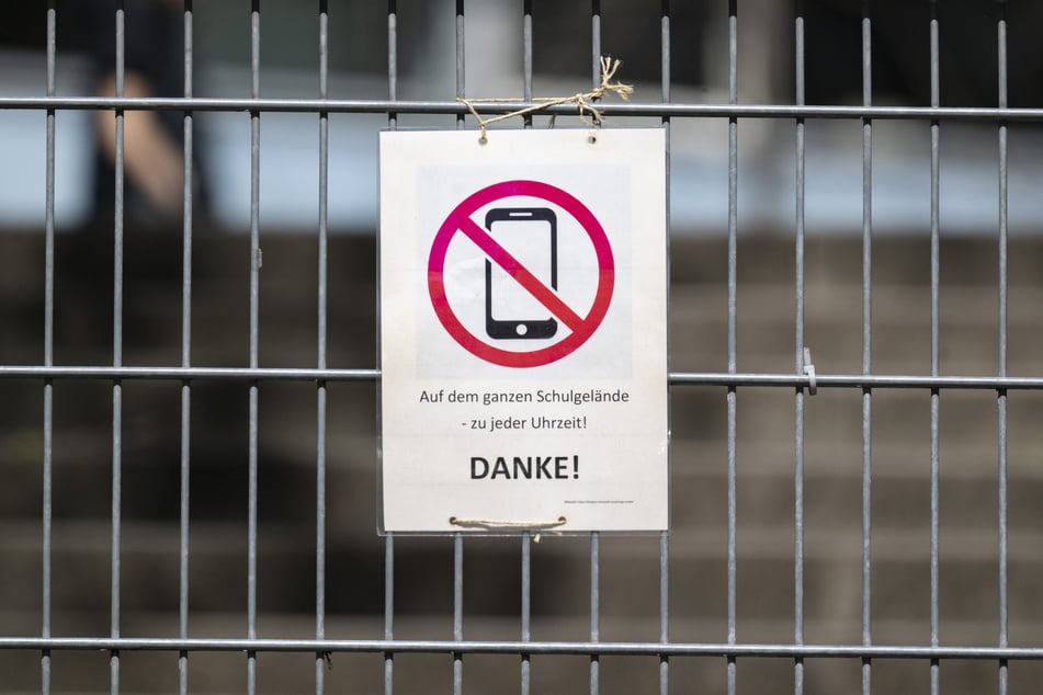 An Thüringens Grundschulen und in der Primarstufe von Förder- und Gemeinschaftsschulen ist die Handynutzung verboten. (Symbolfoto)