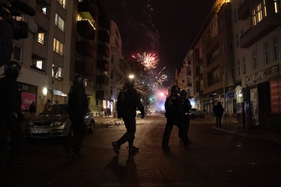 In der Silvesternacht ist auf vielen Berliner Straßen oft der Teufel los. (Archivbild)