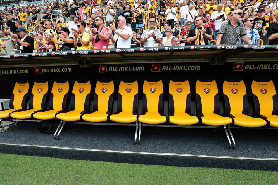 Die leere Dresdner Auswechselbank. Der zweite Anzug der Dynamos sitzt derzeit nicht perfekt.