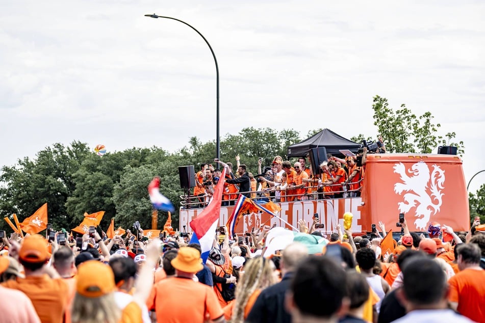 Die Oranje-Fans feierten in Dallas schon lange vor dem Start des Spiels gegen Japan.