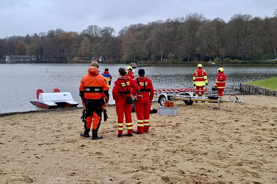 Großeinsatz am Rantzauer See: Gefundene Kleidungsstücke lösten eine umfangreiche Suchaktion aus.