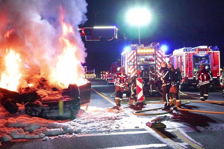 Die Feuerwehr war mit mehreren Löschfahrzeugen vor Ort.