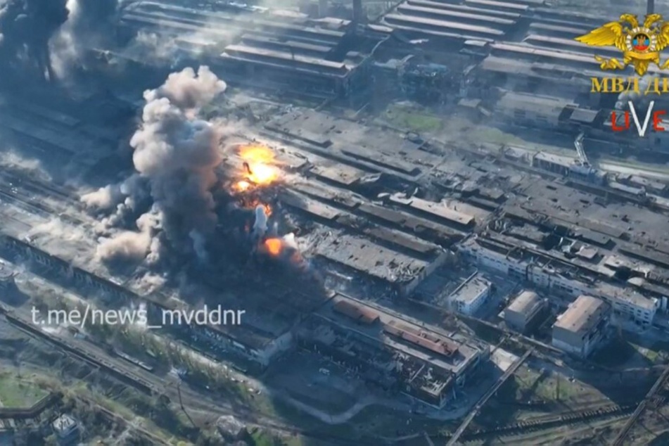Das Stahlwerk Azovstal wird immer wieder heftig angegriffen.