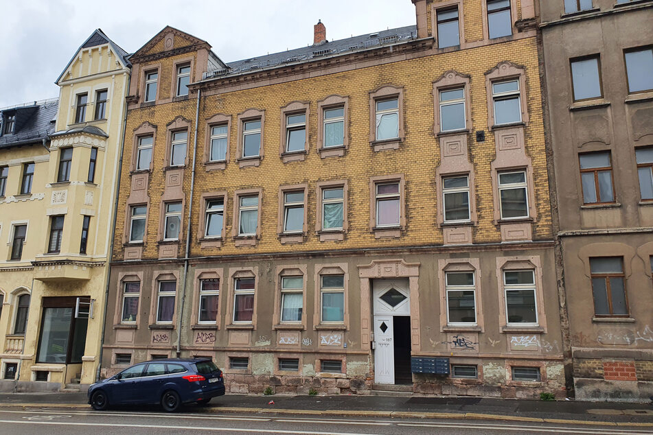 Vandalen unterwegs: Unbekannte drangen in ein Haus an der Frankenberger Straße ein und