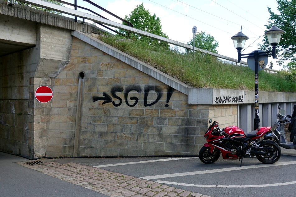 Auch diese Graffitis sollen auf das Konto der Tatverdächtigen gehen.