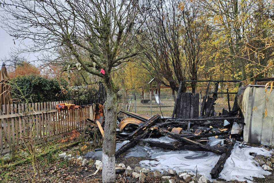 Die Laube wurde vollständig zerstört.