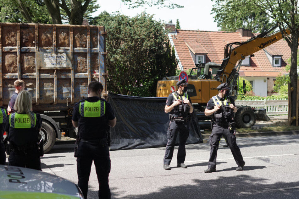 Schrecklicher Unfall Radfahrer Von Lkw Erfasst Und Getotet Tag24