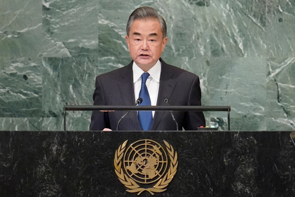 Chinas Außenminister Wang Yi spricht auf der 77. Sitzung der Generalversammlung der Vereinten Nationen im UN-Hauptquartier.