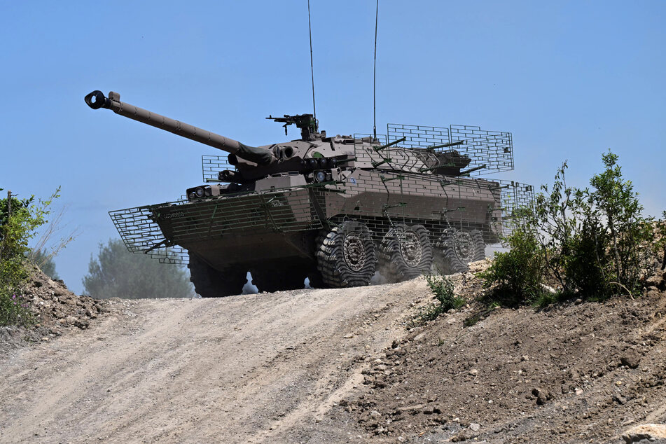 Frankreich will die Ukraine mit Spähpanzern vom Typ AMX-10 RC beliefern. Ein wichtiges Signal betont die Regierung des bedrängten Landes. (Archivbild)