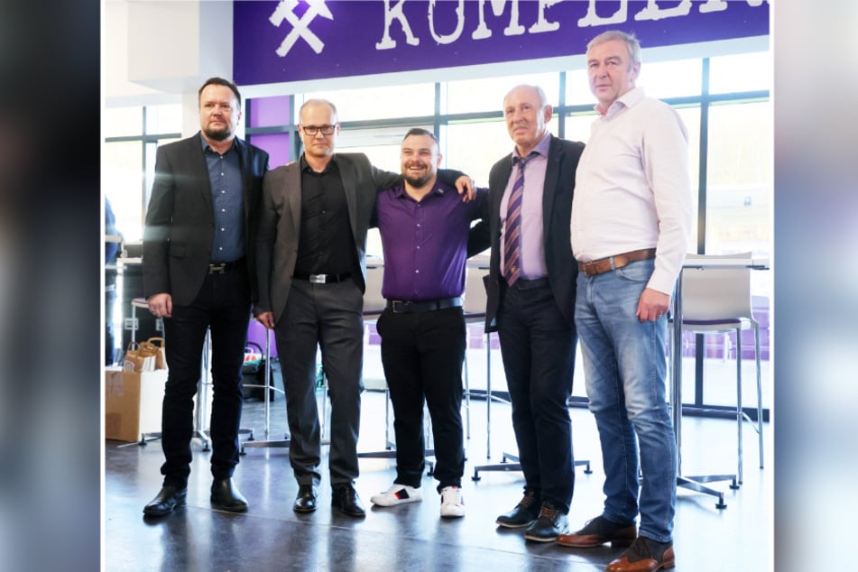 Aues Präsidium kommt so nicht mehr zusammen. Thomas Schlesinger (2.v.l.) und Jörg Püschmann (M.) bleiben übrig.