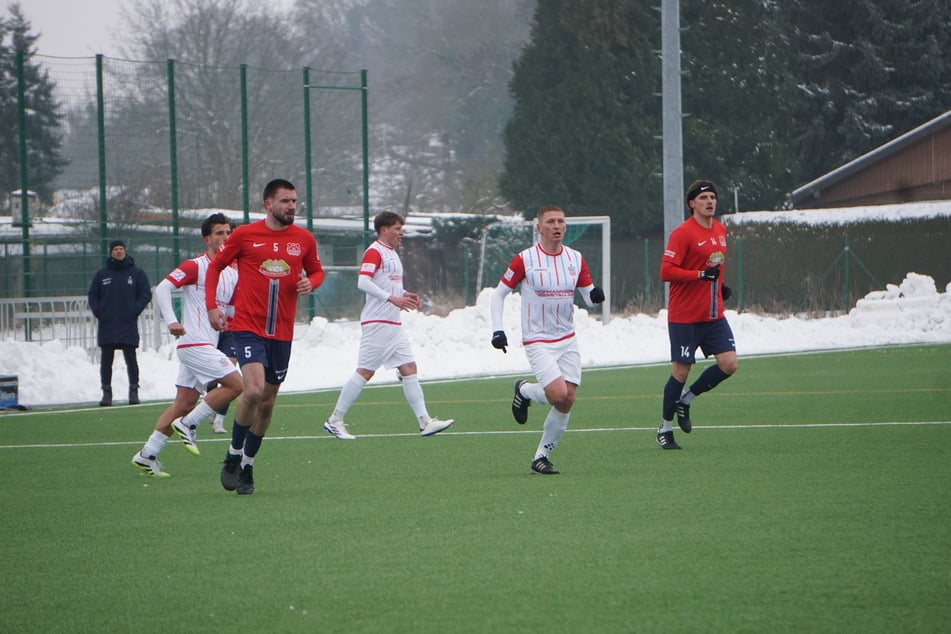 Etwas Gutes hatte die Niederlage im Eilenburg-Test: Stürmer Marc-Philipp Zimmermann (35, M.) kehrte nach anhaltenden Sprunggelenksproblemen zurück.