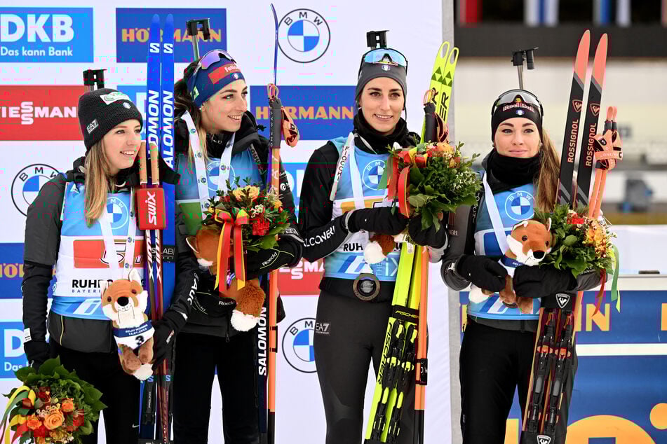 Rebecca Passler (2.v.r.) stand mit der Staffel schon zweimal im Weltcup auf dem Podium.