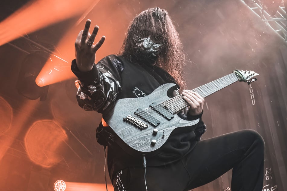 Zum Line-up gehören bekannte Rock- und Metal-Bands wie "Akuma Six".