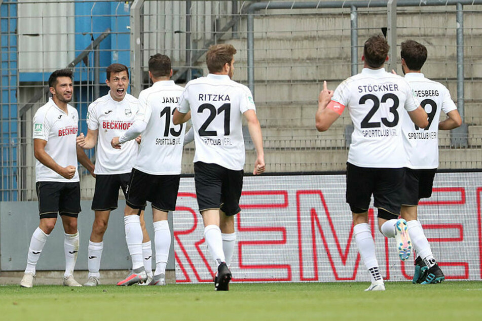 Ron Schallenberg (2.v.l.) erzielte den Ausgleich in der 73. Minute.