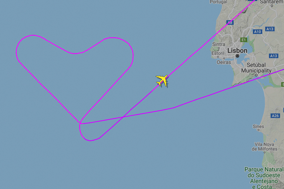 Die Besatzung des "Hi Fly"-A380 flog vor Portugals Atlantikküste ein Herz in den Himmel.