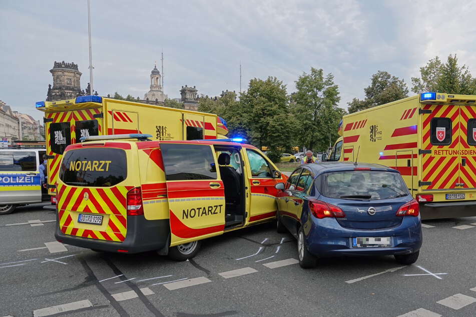 Pirnaischer Platz: Zwei Unfälle im Berufsverkehr, eine Person eingeklemmt