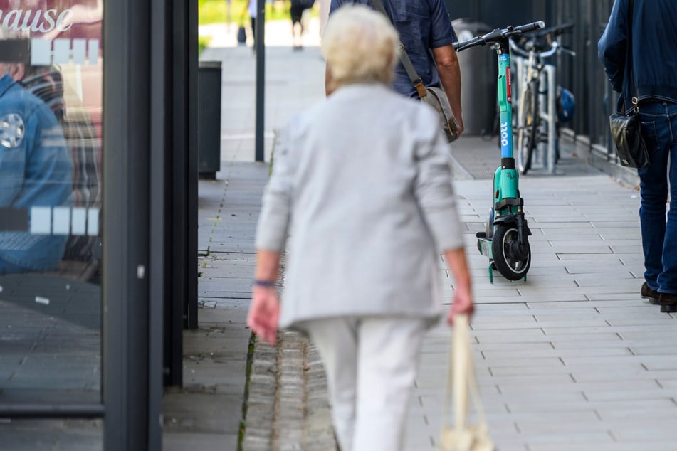 Wildes Abstellen von E-Scootern in Chemnitz geht weiter: Rathaus bremst Stadtrat aus