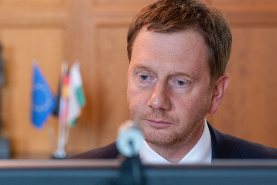 Sachsens MP Michael Kretschmer (44, CDU) bei einer Video-Schalte mit den Ministerpräsidenten und der Bundesregierung.