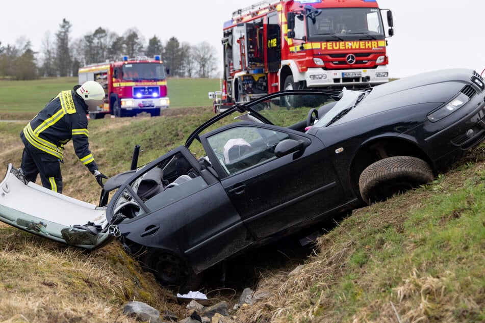 Auto in Südthüringen verunglückt: Zwei Verletzte - darunter eine 17-Jährige!