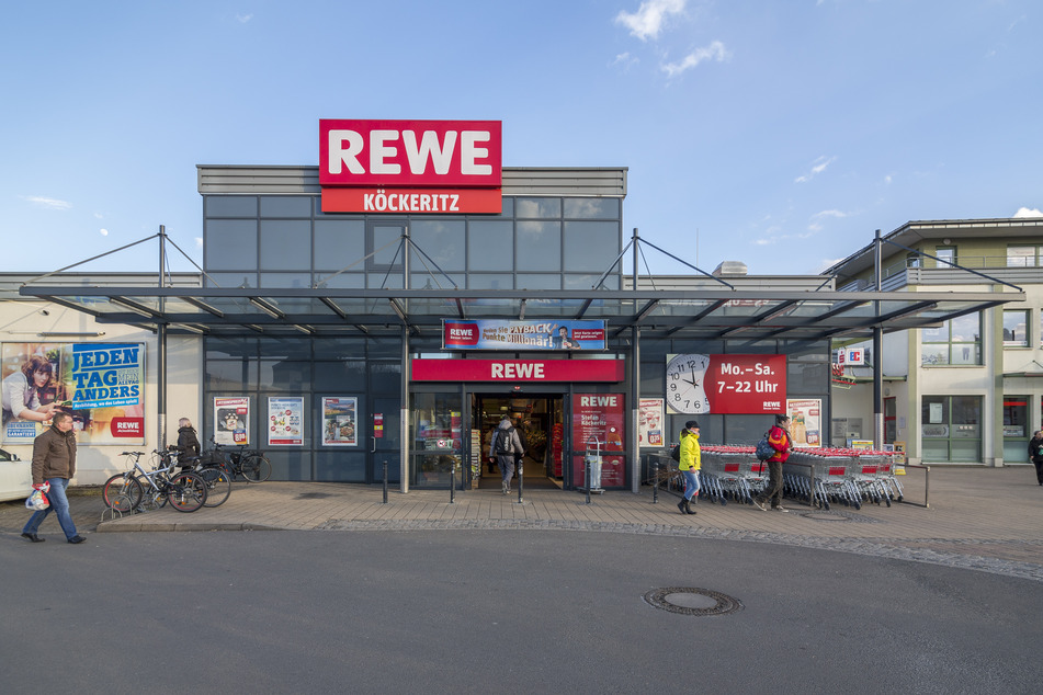 Ein beliebter Supermarkt im Herzen von Leuben - der REWE Köckeritz an der Pirnaer Landstraße.