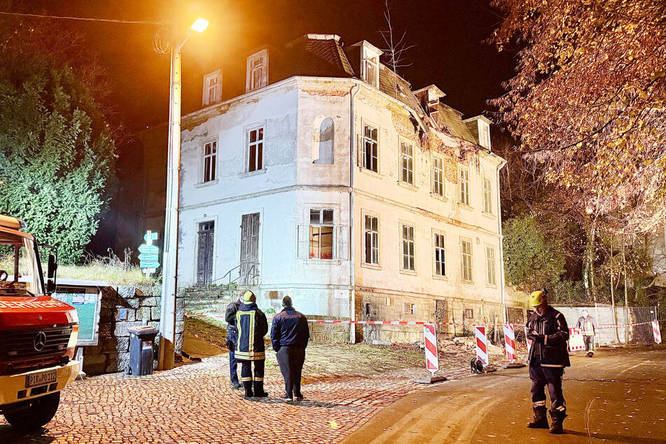Die Hohnsteiner Straße (rechts im Bild) verbindet Bad Schandau, Hohnstein, Waltersdorf sowie den Kurort Rathen.