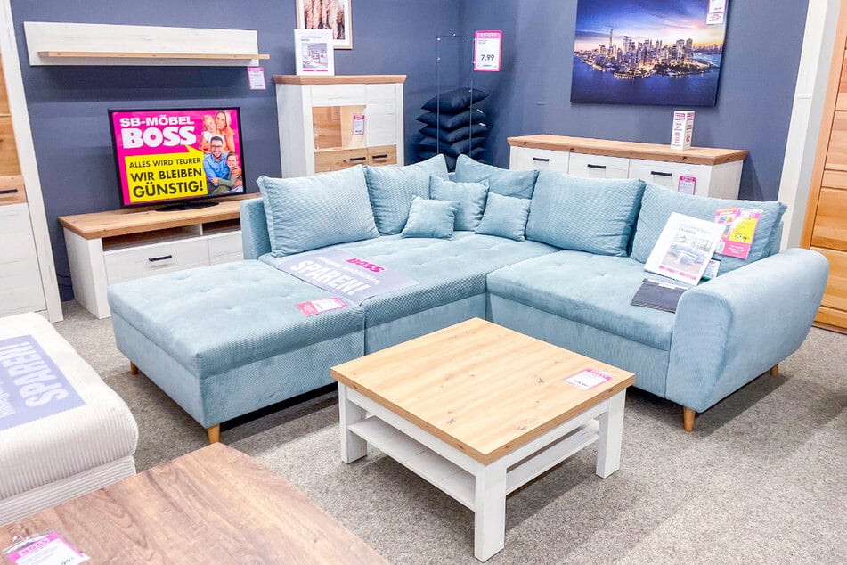 Sofas aller Art gibt's hier ab Freitag (20.6.) massiv im Preis reduziert