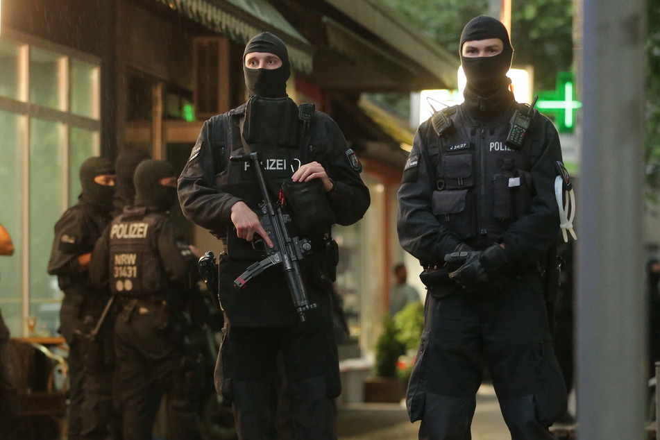 Die Polizei geht regelmäßig mit Razzien gegen die Organisierte Kriminalität in NRW vor.