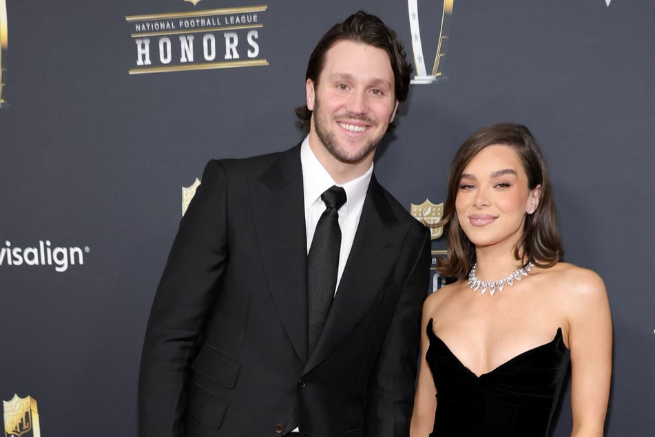 Hailee Steinfeld (28) und Josh Allen (29) wurden im Mai 2023 das erste Mal gemeinsam gesichtet.