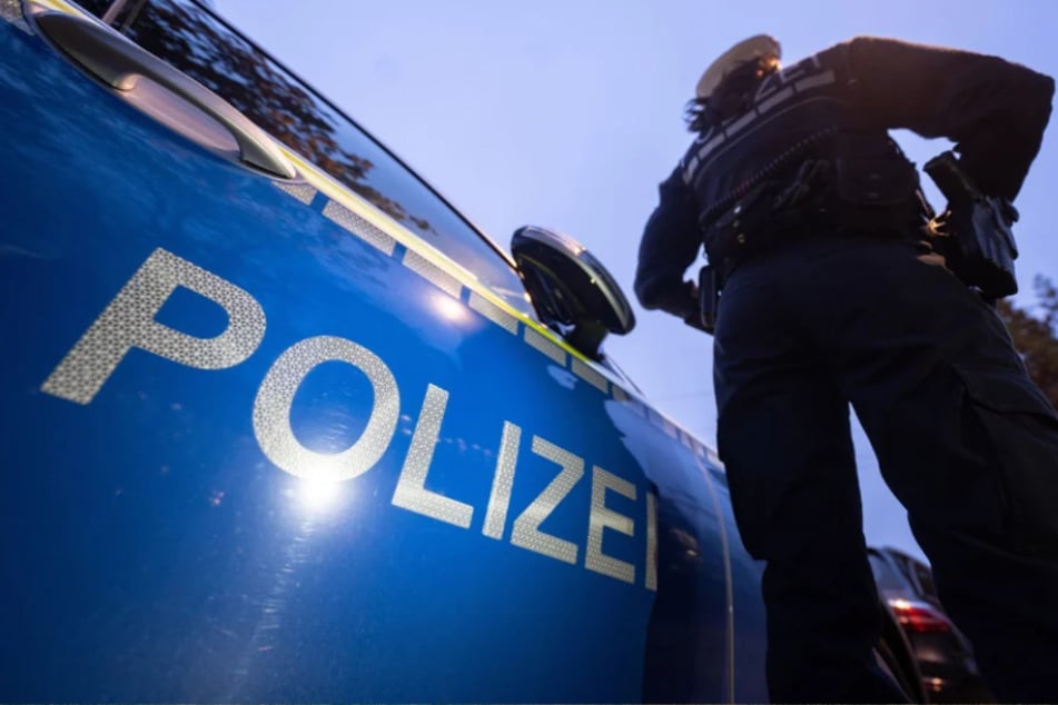 Die Polizei ermittelt gegen einen eigenen Mann. (Symbolbild)