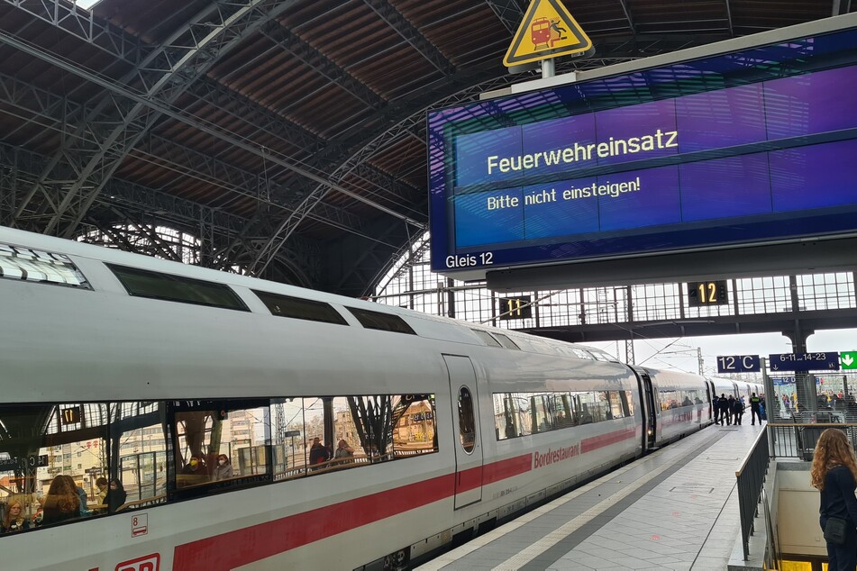 Leipzig: Flammen im ICE: Feuerwehreinsatz im Leipziger Hauptbahnhof