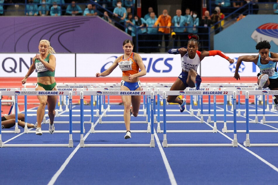 Zoë Sedney (2.v.l.) kehrte dem niederländischen Leichtathletik-Stützpunkt Papendal 2024 mehr oder weniger freiwillig den Rücken.