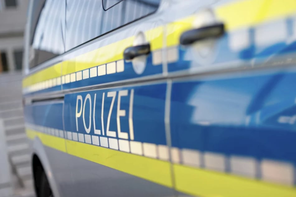 Ein Polizist wurde ebenfalls angegriffen und leicht verletzt. (Symbolbild)