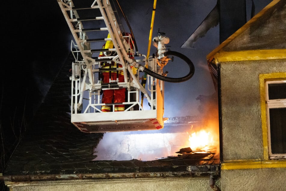 Zu einem Dachstuhlbrand in Schönheide kam es am heutigen Mittwochmorgen.