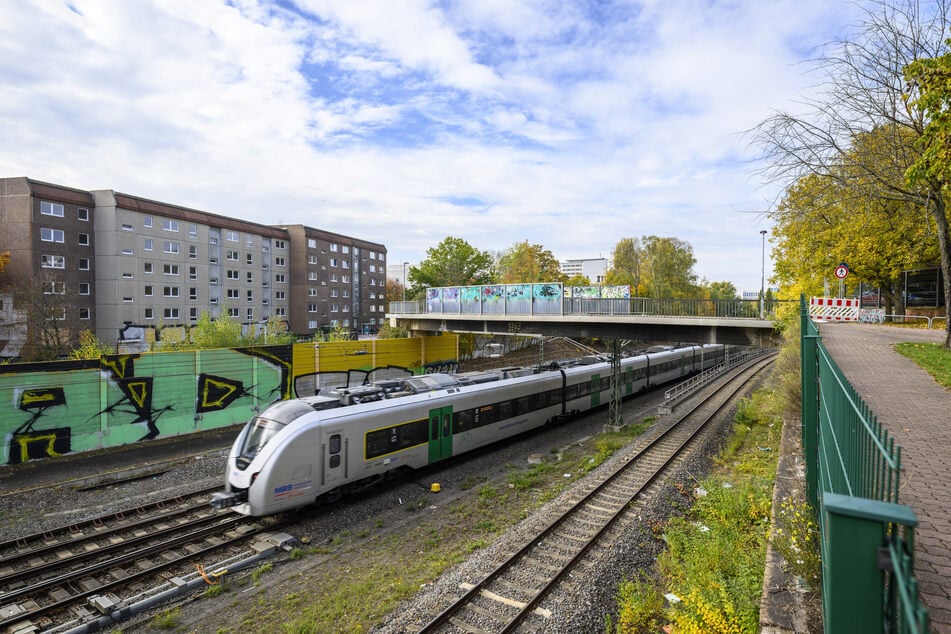 Wegen Abrissarbeiten muss zeitweise die Bahnstrecke in Chemnitz gesperrt werden.