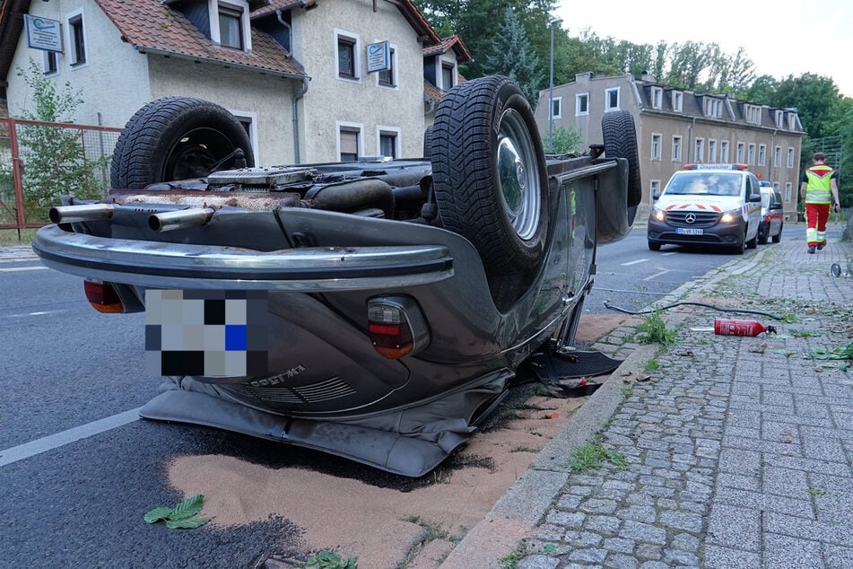 Ein Cabriolet-Fahrer (53) erlitt bei einem Unfall am gestrigen Sonntagabend leichte Verletzungen.