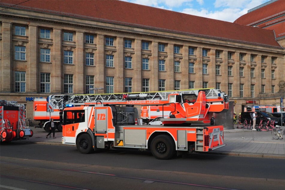Der Gefahrgutzug der Feuerwehr wurde alarmiert.