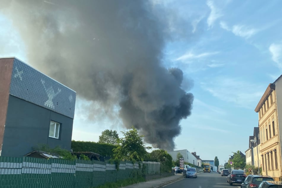 Die Rauchwolke war derart gewaltig, dass sie schon aus der Ferne unübersehbar war.