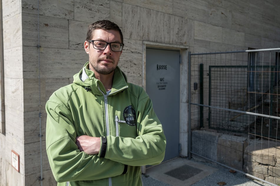 Max Querner (34) öffnet sein Bistro-WC notgedrungen gegen eine Gebühr von 50 Cent auch für Nicht-Gäste.