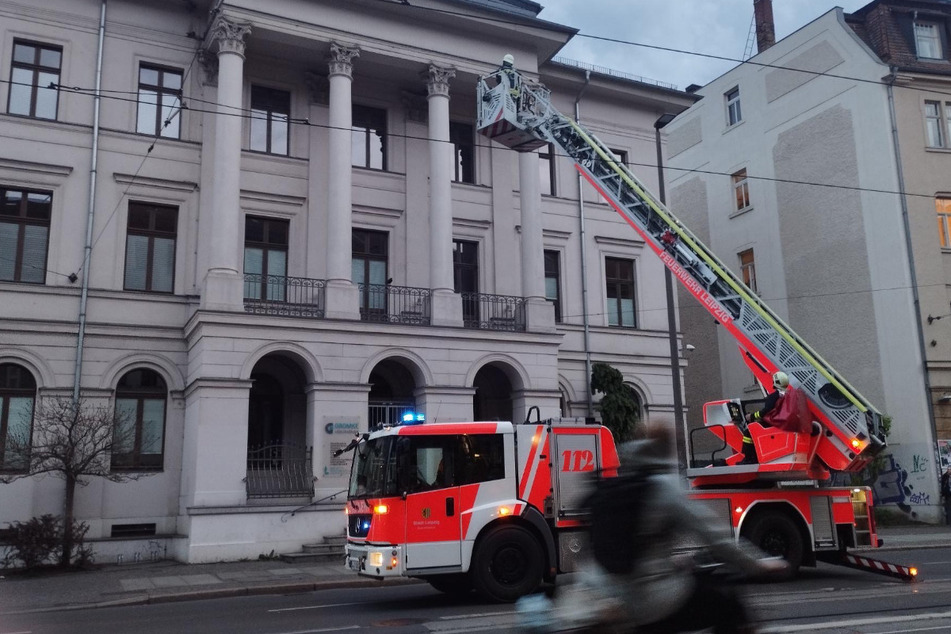 Ein ungewöhnlicher Fall beschäftigte am Freitagabend Leipzigs Polizei und Feuerwehr an der Dresdner Straße.