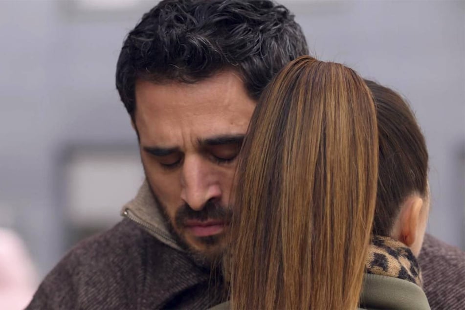 Emily und Tobias nehmen Abschied voneinander.