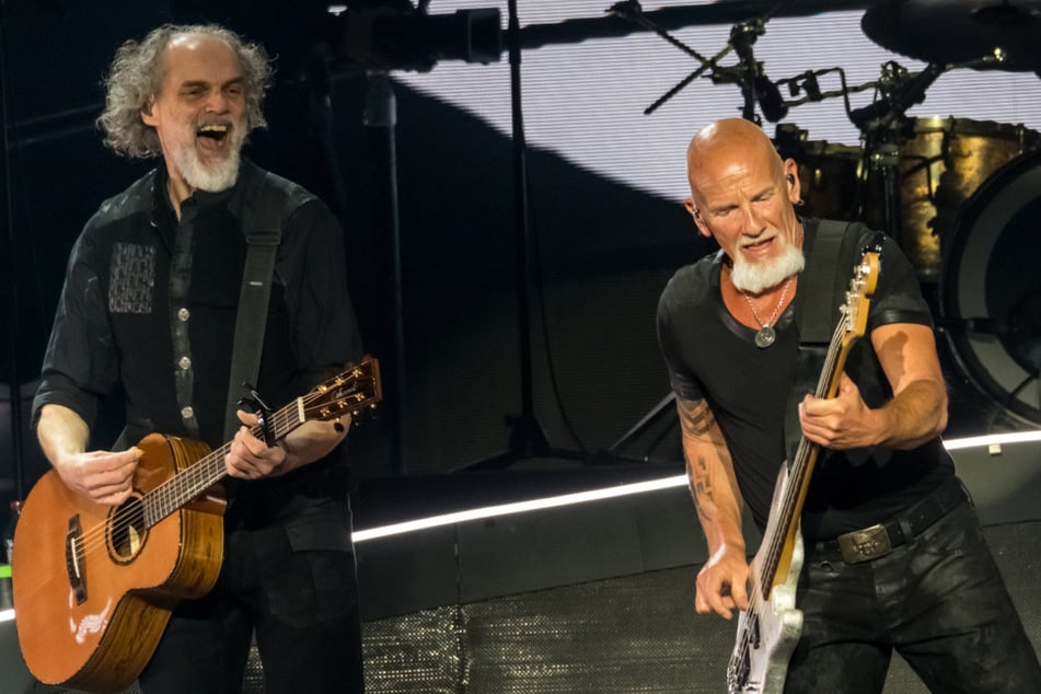 Shanty-Rock mit Haltung: Santiano rocken Leipzig und warnen vor "orangefarbenem Pavian"