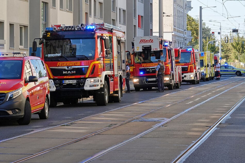 Die Feuerwehr rückte am Sonntagmittag in der Dresdner Schäferstraße an.