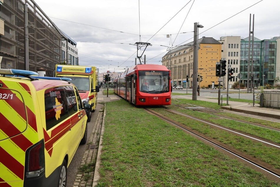 An der Zentralhaltestelle ist am Mittwochnachmittag ein Kind (11) gegen eine Straßenbahn gelaufen. Es wurde leicht verletzt.