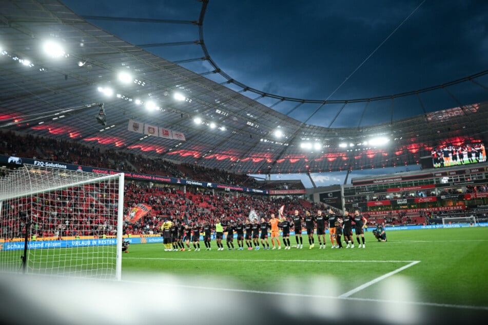 Zur neuen Spielzeit läuft Bayer 04 in einem modernisierten Stadion auf.